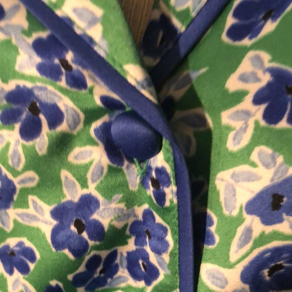 Ann Taylor Sleep pajama top Med. Green background with white and blue flowers - Picture 4 of 12
